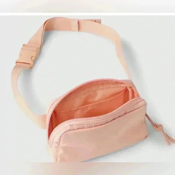 GapFit Recycled Belt Bag/ Crossbody/ fannypack - Picture 1 of 4